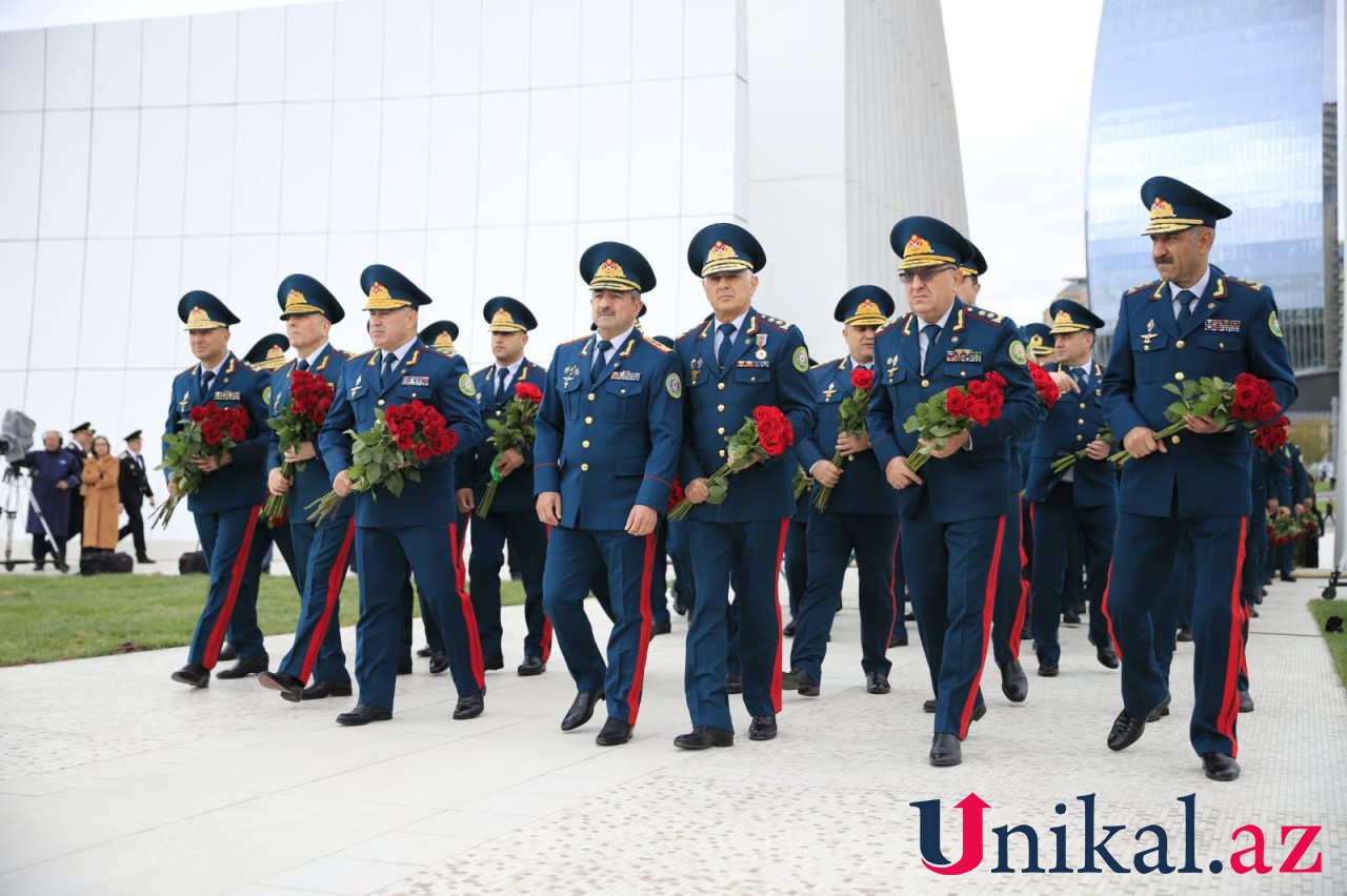 Dövlət rəsmiləri Zəfər parkını ziyarət edir - FOTOLAR (VİDEO)